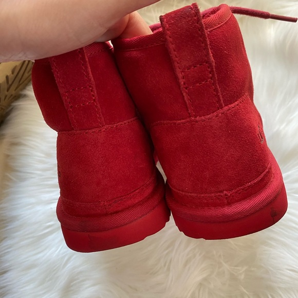 UGG neumel red boots size 6 women’s - Picture 3 of 9